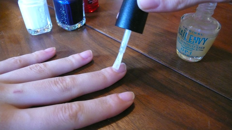 Illustration for article titled How to Master the Art of Ombré Nails